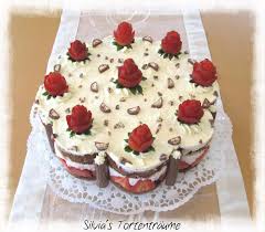 Silvia S Tortentraume Erdbeer Yogurette Torte Kuchen Torte Cake Erdbeer Yougurette Sahne Erdbeer Rosen Re Kuchen Und Torten Torten Rezepte Kochen Und Backen