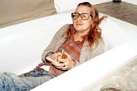 Mit seinem humor brachte er die menschen zum lachen. Geruchte Nein Macaulay Culkin Ist Nicht Tot Ganz Im Gegenteil Musikexpress