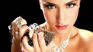 Download Desktop Pretty Girl Jewelry Wallpapers 1065 Pictures Images Photos In 1024x768 1366x768 1920x1080 Hd Jewelry Stores Fine Jewelry Fashion Jewelry