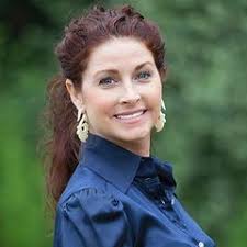 Eva Bonner's Instagram, Twitter & Facebook