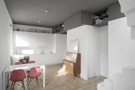 Renovation D Un Appartement De 40 M2 A Genes En Italie Par Gosplan Journal Du Design Amenagement Petit Appartement Appartement Petit Appartement