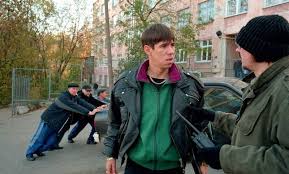 Также значимой работой актера стала роль бандита саймона в «чёрной комедии» алексея балабанова «жмурки». Uzhasnye Sekrety Chto Skryvayut Aktery Filma Zhmurki