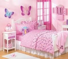 Jika kamar tidur penuh dengan lukisan atau karya seni dan diatur dengan cara yang paling menarik, pasti pemiliknya adalah pencinta seni. Dekorasi Kamar Anak Perempuan Yang Lucu Dengan Warna Pastel
