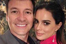 Agora, o marido de vera fiel e pai de três lindas meninas não tem nenhum espaço vazio na cabeça e exibe na televisão, aos 42. Rodrigo Faro Posa So De Sunga E Chama A Atencao Pelo Volume Rd1