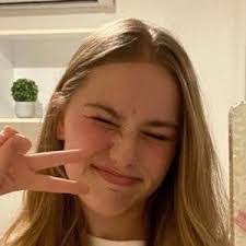 Kellie Cohen's Instagram, Twitter & Facebook