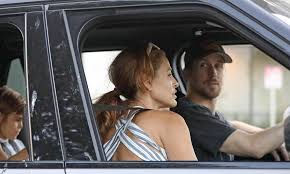 Eva mendes et ryan gosling ont eux aussi eu une fille. Ryan Gosling Eva Mendes And Family Were Seen Out