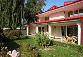 Construit pe o suprafata de 7 hectare, vox maris grand resort este situat in inima statiunii costinesti, la numai cativa metri de mare, la 70 km de cel mai apropiat aeroport (kogalniceanu) si la 250 km de capitala tarii, bucuresti. Complex Vox Maris Grand Resort Costinesti Romania Alfitravel Ro