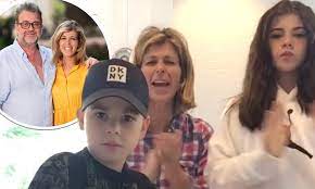 Explore tweets of kate garraway @kategarraway on twitter. Kate Garraway Claps For Carers Amid Husband Derek S Coronavirus Battle Daily Mail Online