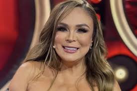 Brenda Bezares; afirma que anduvo con reyes y príncipes antes de Mayito  (VIDEO)