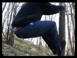 Trova una vasta selezione di imbracatura per binocoli a prezzi vantaggiosi su ebay. Tecnica Di Arrampicata Di Un Albero In Caso Di Emergenza Youtube