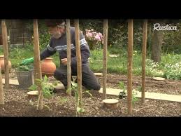 Decouvrez Ce Que Sont Les Oyas Et Comment Fabriquer Vous Meme Votre Systeme D Iirgation Naturel Ecologique Et Economique En 2020 Potager Arrosage Arbuste Fruitier