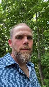 Aimee Menard's Instagram, Twitter & Facebook