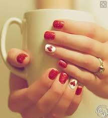 Diseños e ideas de uñas decoradas si estás pensando en llevar unas uñas decoradas perfectas todos los días, probablemente estés pensando en decantarte por las uñas acrílicas así que te recomendamos que sigas leyendo este artículo porque encontrarás muchas ideas para hacerte diseños de uñas increíbles. Unas Cortas Decoradas Paso A Paso