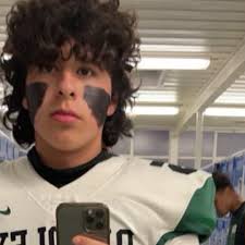 Reedley High School Junior diagnosed with stage 4 cancer, football team  supports battle