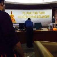 Menteri besar selangor amirudin shari memohon maaf atas kekhilafan selepas gambar penghantaran air ke rumahnya oleh. Pejabat Menteri Besar Selangor