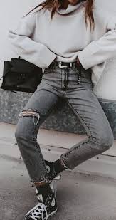 How To Wear High Top Converse With Skinny Jeans Street Style Outfit Ideas For Fashion Bloggers Blogger Outfit Inspiration Urban And Edgy Street Style Outfits Winter Casual Fall Outfits Sweaters And Jeans