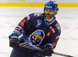It's a frequently asked question that if jaromir jagr has a girlfriend. Jaromir Jagr Wechselt Womoglich Zu Sparta Prag Eishockey News