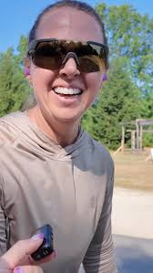 Katie Batiste is channeling her inner playground QUEEN going through the  obstacle course👑, Watch her run the full course