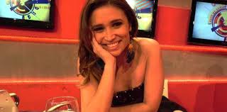 El 17 de abril de 2018 julia mengolini participó a la tercera jornada de debate por la legalización del aborto en argentina en plenario de comisiones del. Julia Mengolini Enojada Con Fito Paez