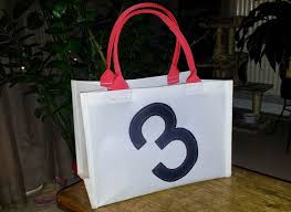 Le repas du dimanche midi comprenait une soupe grasse (« an drusañ, ar gwellañ », plus c'est gras, meilleur c'est), la viande (jarret et exceptionnellement la viande de bœuf) et le far. Edelvoilier Voiliers Passion Bonne Saint Valentin Bon Pour La Saint Valentin Sac Pique Nique Sacs A Fabriquer Soi Meme