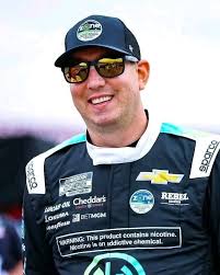 I love that beautiful smile !! My favorite driver Kyle Busch 😍😍