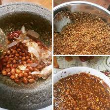 Sauté chili paste until fragrant. Facebook