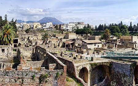Visiting Ercolano (Herculaneum) scavi Italy