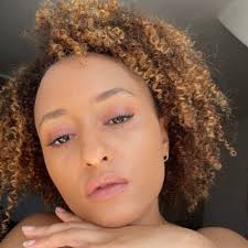 Kumba 🌻 (@Kumbearxo)