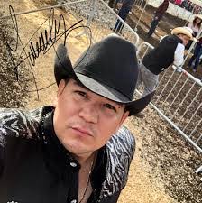 Willy Lara's Instagram, Twitter & Facebook