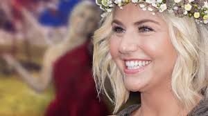 Beatrice egli bunt u die g schicht mit den pfannkuchen palatschinken schlager oder n xxx. Beatrice Egli In Einer Edlen Abendrobe Prasentiert Sie Sich Bei Carmen Nebel Bunte De