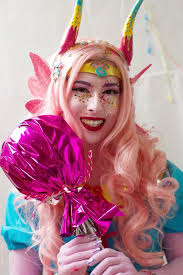 My name is Lisa Thomas, an amateur photographer who loves to explore  modeling