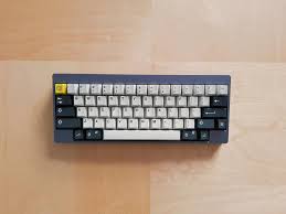 Moon Gmk Pristine Gmk Burgundy R2 Mods Mechanicalkeyboards Burgundy Keyboards Online Keyboard