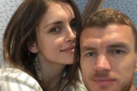 Edin dzeko, amra e una ❤️. Amra Dzeko Spavam Odvojeno Od Edina Kako Bi Se Bolje Odmorio Reprezentacija Ba