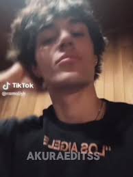 hold up pose. @jacob madrid #blowup #fyp #editing #flw