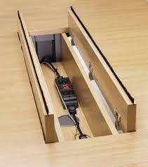 Passages through the desk system allow concealed cables to go from the pylon to any other compartments in the system. Image Result For Desk Design With Cable Management Design De Moveis Gerenciamento De Cabos Bancadas