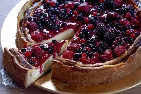 Viele dieser kuchen und torten sind im handel auch im gefrorenen zustand erhältlich. Cremiger Kasekuchen Mit Beeren Come On In My Kitchen