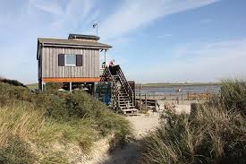 Den endlosen weißen sandstrand erreichen sie in wenigen gehminuten. Strand Kuste Haus Kostenloses Foto Auf Pixabay