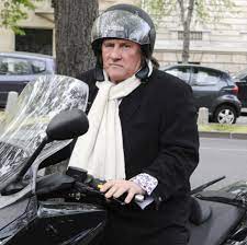 French actor gérard dépardieu was in hot water again on thursday when he tested positive for an he crashed the scooter while driving in the posh 17th district in northwestern paris on the right bank. Gerard Depardieu A Perdu Son Scooter Gala