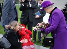The sizzling scene closed out the latest episode in the seventh series of the pop… Queen Elizabeth Brightens Up A Damp Day In A Stylish Violet Coat And Trendy Fedora Hat Daily Mail Online
