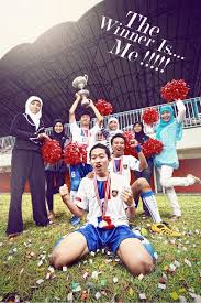 Hasil foto di lokasi wisata malah diedit pihak sekolah. Buku Tahunan Sekolah Tema Sport