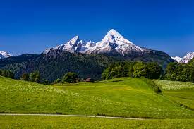 Gelegen im südosten von bayern lässt sich oberbayern auf schönsten radtouren ideal erkunden. Watzmann Berchtesgadener Land Oberbayern Foto Bild Wiese Fruhling Landschaft Bilder Auf Fotocommunity