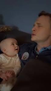 Dahlia’s favorite Song, ‘tis the season 🍀, She's singing too!!!!  Fantastic!!!!!!🎶🌹🎶