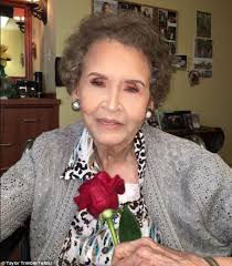 Folk i chock över mormors förvandling