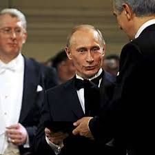 Wladimir putin verhandelt mit emmanuel macron und angela merkel über sputnik v und nawalny. Ein Ausgezeichneter Mann Panorama