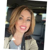 Renee Finch's Instagram, Twitter & Facebook