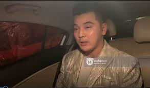 Càng đau xót hơn khi theo dõi trang mạng xã hội của vân quang long, khi mới khoảng 2 tuần trước, nam ca sĩ còn đăng ảnh chụp chung để tiễn biệt cố nghệ sĩ chí tài. 6sxxnnwmvrgfbm