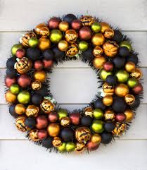 I searched on google to find halloween wreath ideas for crafting that showed a picture of the all the halloween wreaths shown also have the site address included so you can go directly to the. Halloween Wreath Ideas Archives The Holidaze Craze