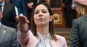 Se ampara hermana del "Rey de la basura" para no ser detenida