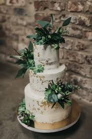 3 Stockige Hochzeitstorte Mit Blattgold Und Greenery Deko Hochzeitstorte Hochzeitstorte Design Hochzeitstorte Modern