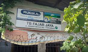 Karenanya, tanah yang berada di tempat hal yang demikian diinginkan mampu membendung bobot bangunan diatasnya. 9 Toko Bangunan Di Jakarta Timur Caritempat Online